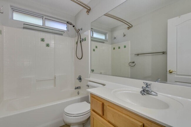 Building Photo - New Listing in Peoria