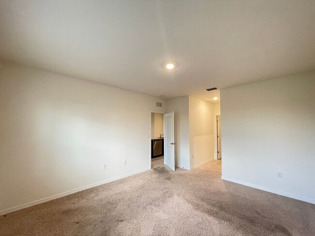 Building Photo - Conservation view, no Rear neighbors Single family house in Davenport!