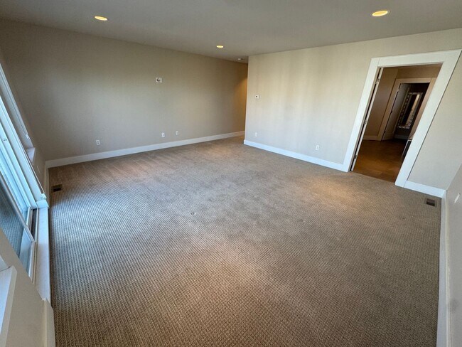 Building Photo - Perfect Sloan Lake Home with all the features and great views