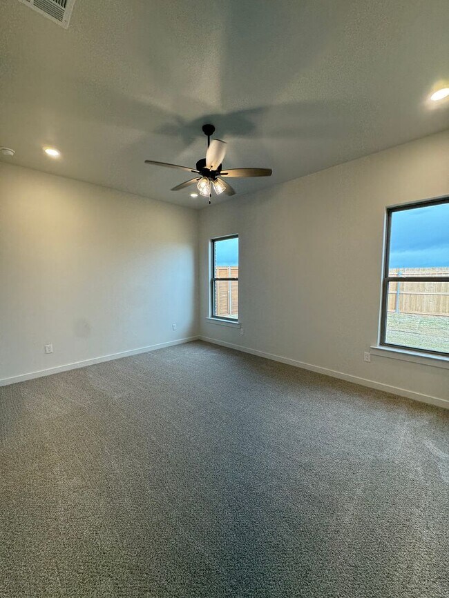 Building Photo - Fabulous Luxury Newer 2025 Build 3/2/2