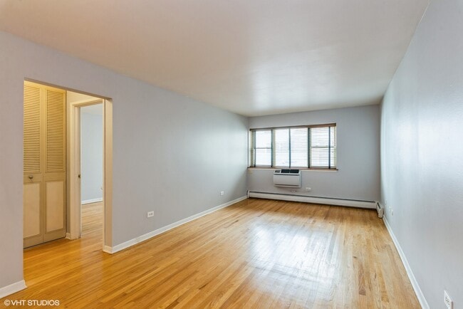 Building Photo - 420 W Aldine Ave