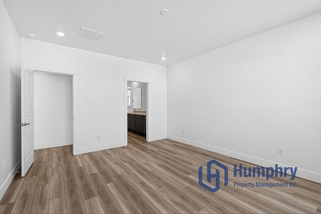 Building Photo - Beautiful home minutes from Costco