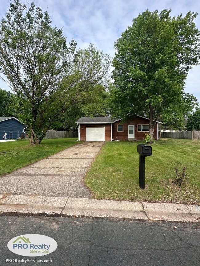 Building Photo - 3 Bedroom House In St. Francis
