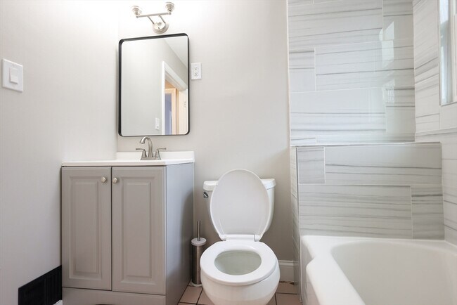 Building Photo - 31 Graham St