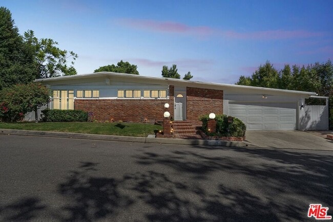 Primary Photo - 2042 Linda Flora Dr