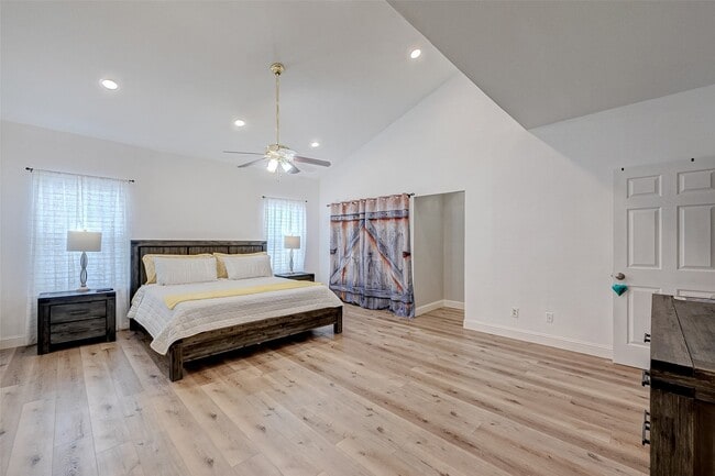 Building Photo - 8077 El Mundo St