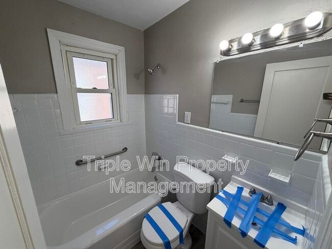 Building Photo - 3915 Itaska St