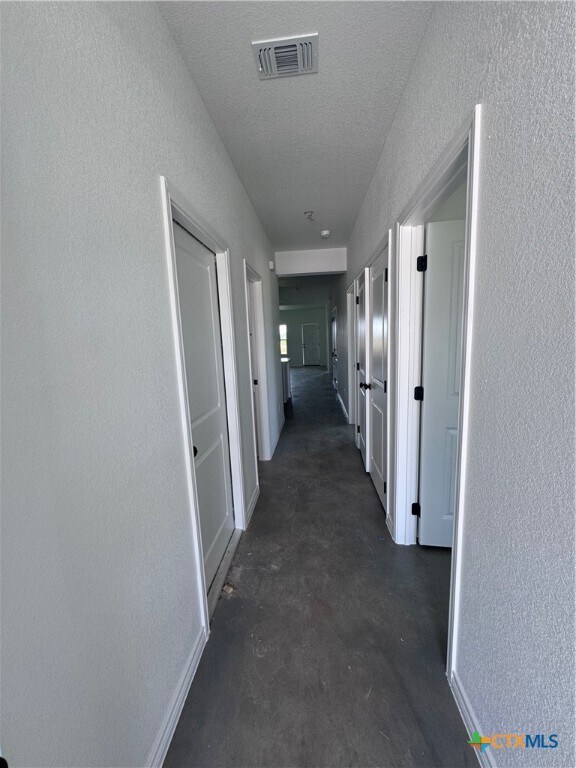 Building Photo - 907 Smoke Tree Ln