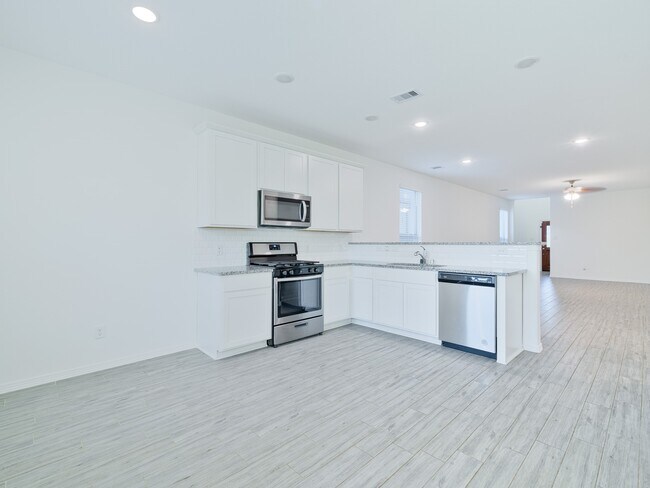 Building Photo - 10711 Catclaw Ct