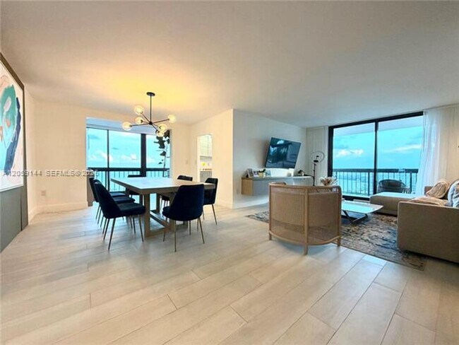 Building Photo - 2333 Brickell Ave