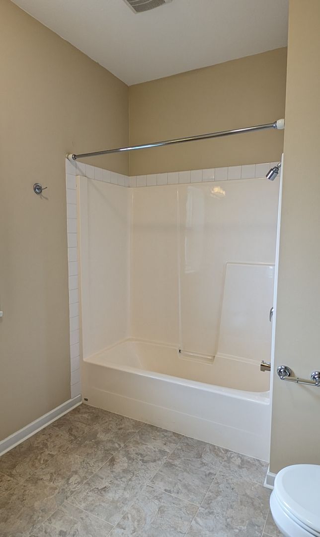 Building Photo - Lynnwood 3 Bedroom Condo - Corner Unit