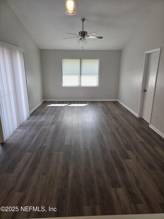 Building Photo - 1681 Dogwood Cir