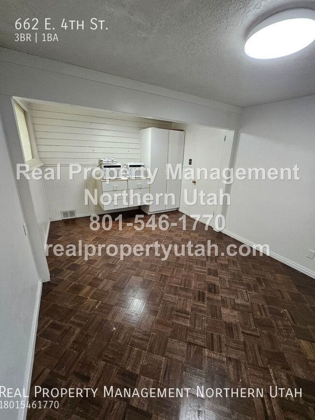 Building Photo - 662 4th St S