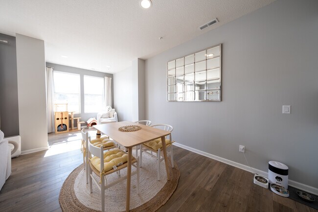 Building Photo - 756 Stonegate Rd