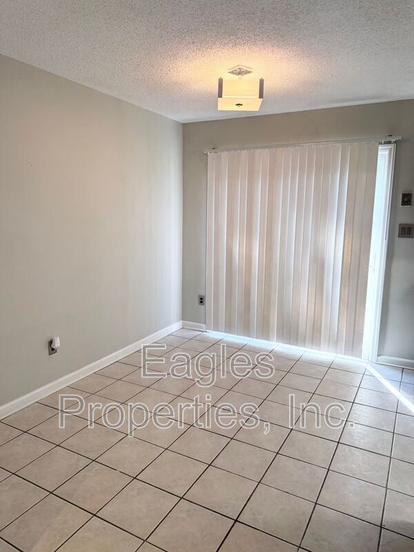 Building Photo - 2002 Stephens Ct