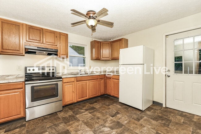 Building Photo - 124 E Lindberg Dr