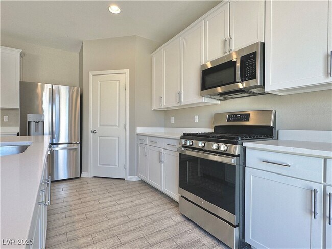 Building Photo - 6237 Fallsview Ct