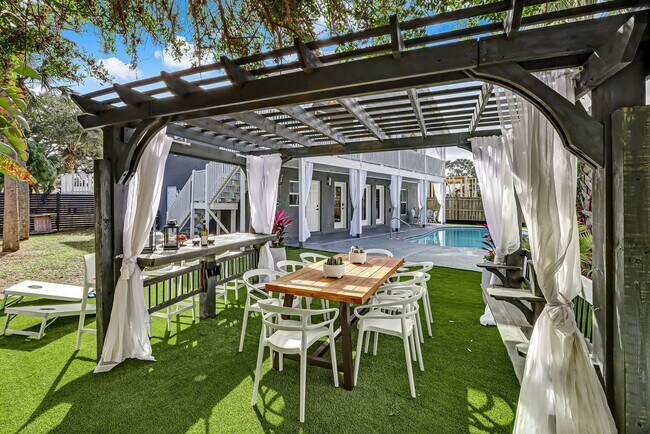 Building Photo - 156 Meadow Ave