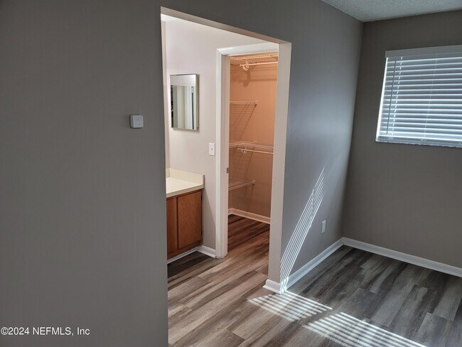 Building Photo - 5553 Greatpine Ln S