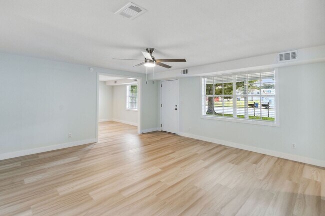 Building Photo - Small Duplex on Amelia Island