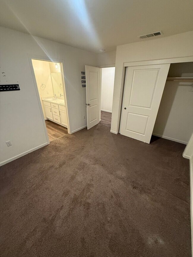 Building Photo - Beautiful 4BD/3BA Single-Family Home Solar, Battery Backup & Move-In Ready