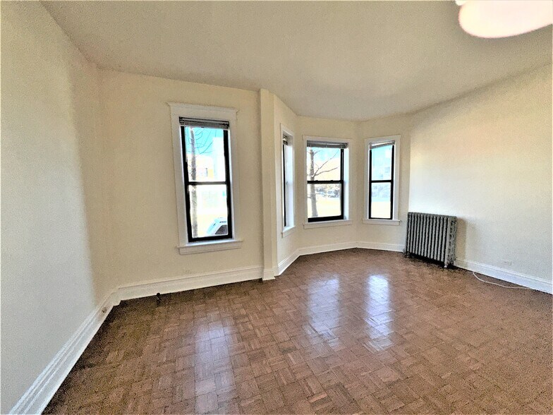 Building Photo - 3606 N Racine Ave