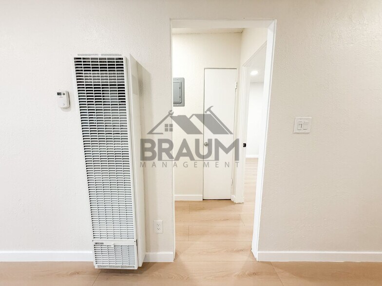 Building Photo - 4636 Laurel Canyon Blvd