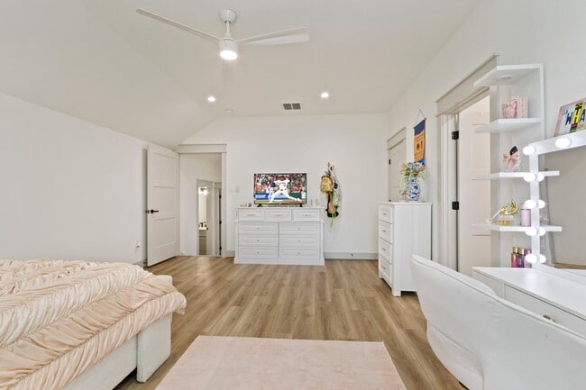 Building Photo - 21359 Monarch Dr