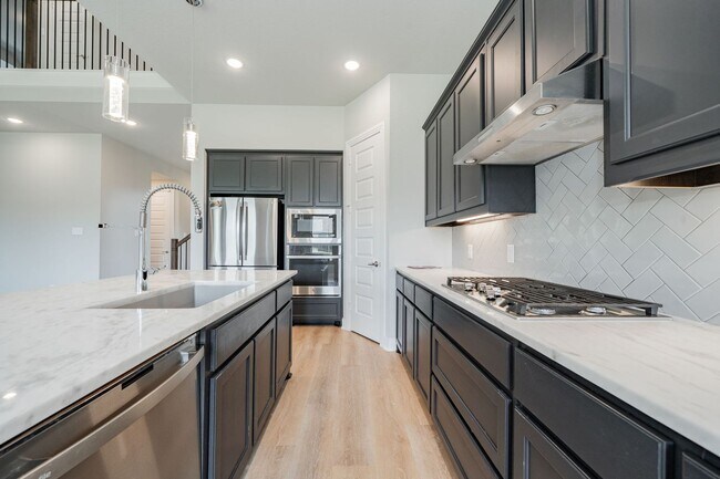 Building Photo - Stunning 4-bedroom, 3-bathroom home locate...