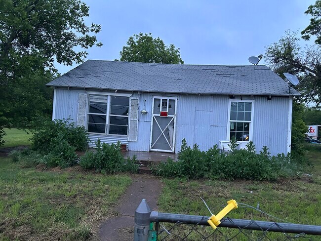 Building Photo - 221 S Central Ave