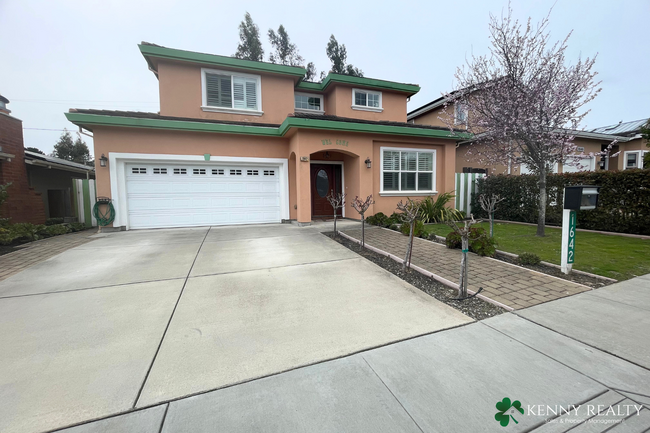 Building Photo - Large 4 Bedroom, 3 Bathroom Home in San Bruno