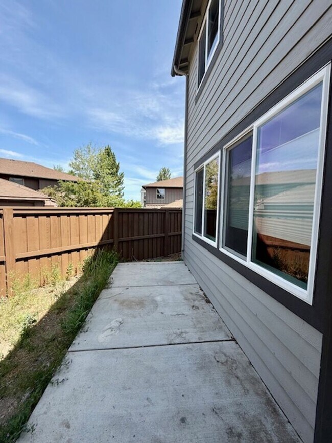 Building Photo - Beautiful 3-Bedroom Townhome in Purcell La...