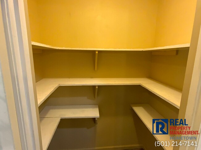Building Photo - 711 Shea Dr