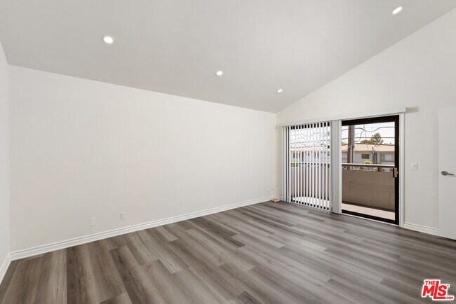 Building Photo - 6212 Fulton Ave