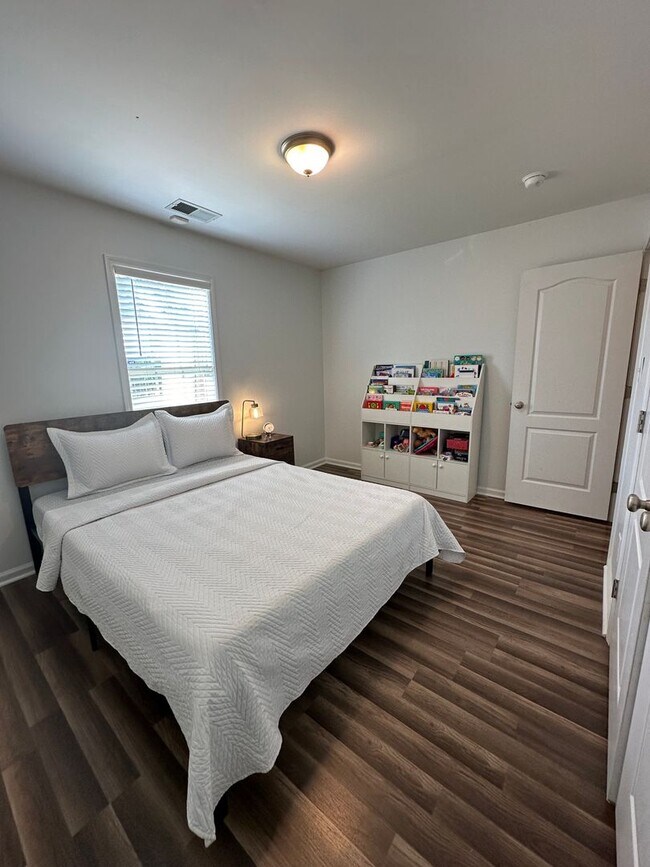 Building Photo - NEW LISTING!!!! Dont Miss Out