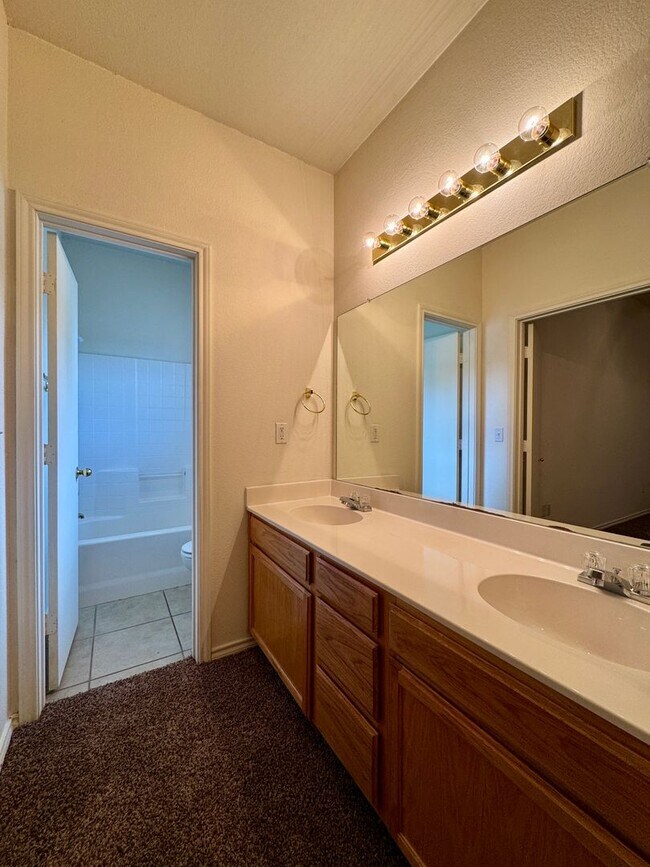 Building Photo - 3016 Clydesdale Way