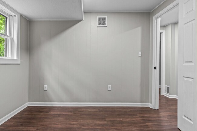 Building Photo - Charming Weatherly Woods Home with In-Law ...