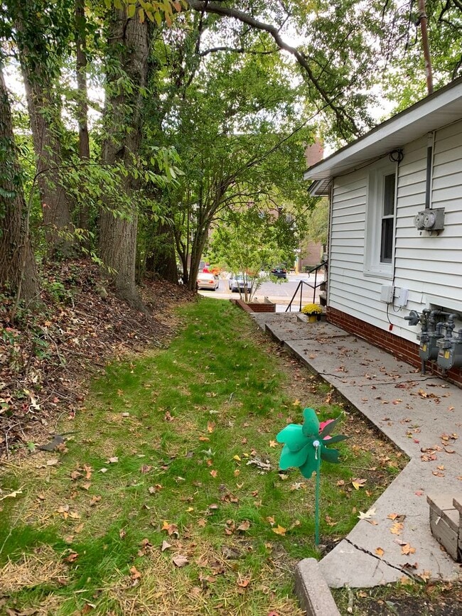 Building Photo - 2 bedroom Grid House for rent!