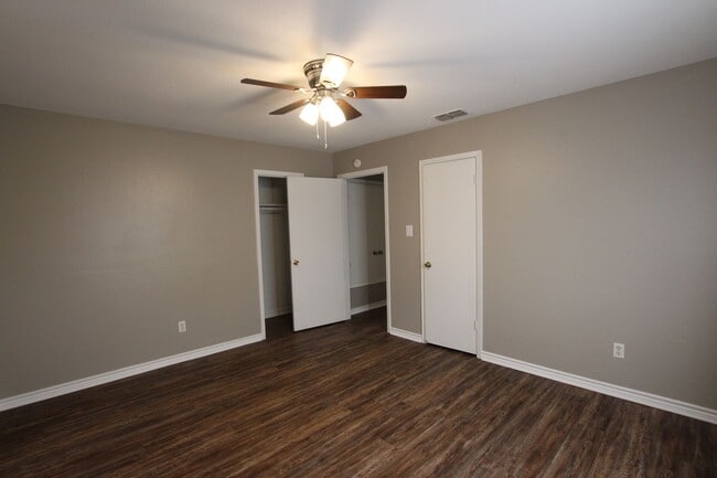Building Photo - El Cerrito Place 8327/8329