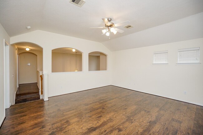Building Photo - 1323 Colonial Manor Dr
