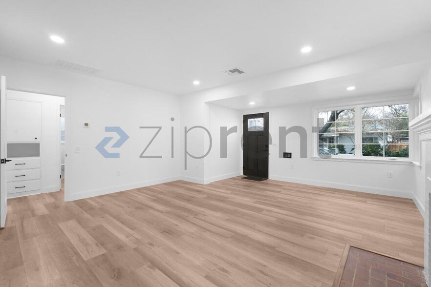 Building Photo - 2633 16th St