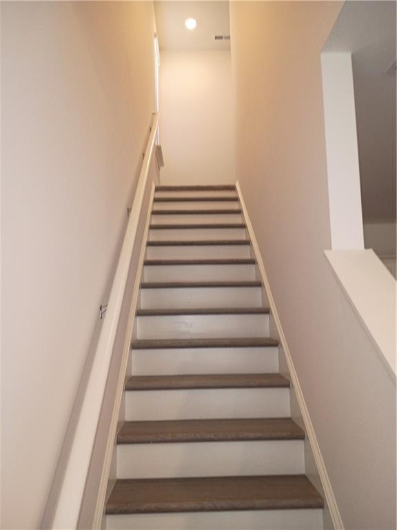 Building Photo - 124 Hazel Dr