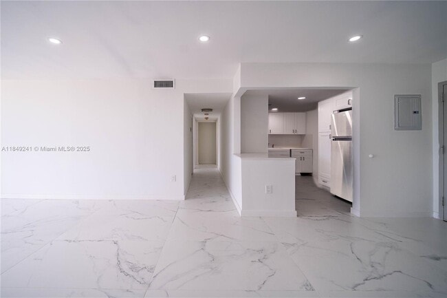 Building Photo - 2500 NE 135th St