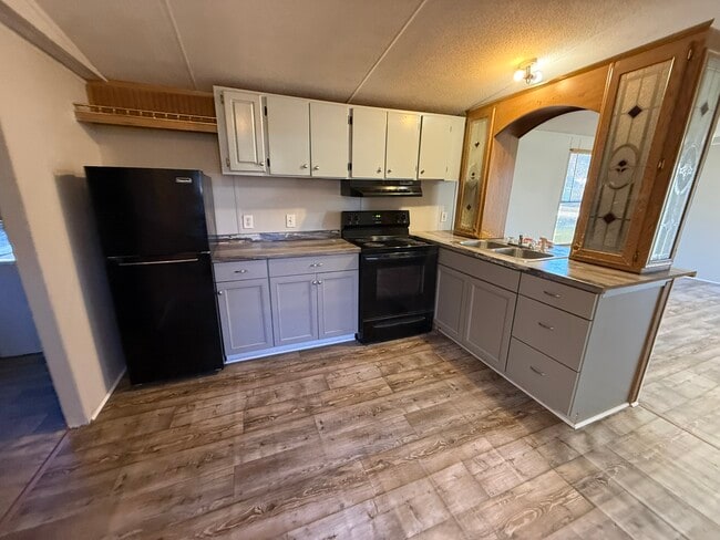 Building Photo - 48 Valtlee Dr