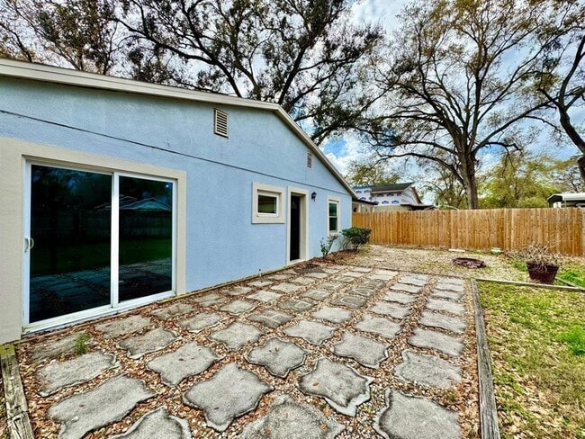 Building Photo - 809 W Hiawatha St