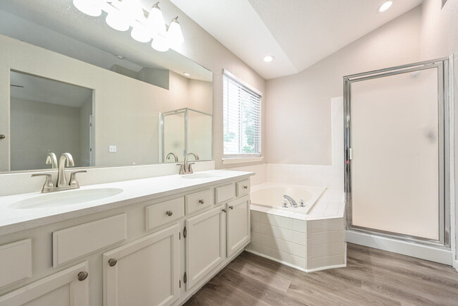 Building Photo - 9978 Deer Creek Ln