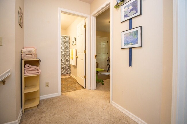 Building Photo - 3 bed, 2.5 bath Duplex