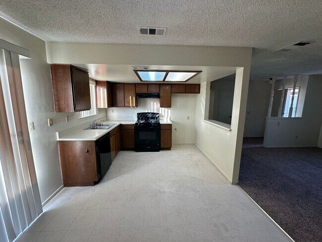 Building Photo - 15554 Bear Valley Rd