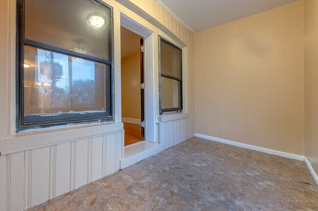 Building Photo - 6819 S Ridgeland Ave