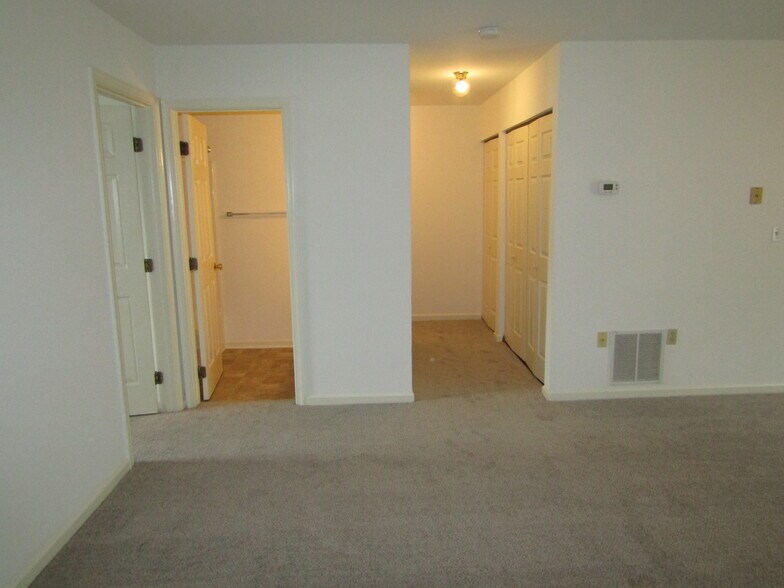 Building Photo - 52 Hilldale Dr